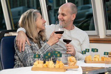 Amsterdam: Dutch Cheese and Wine Tasting Cruise