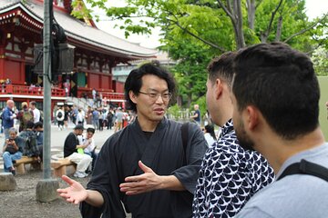 Asakusa Walking Tour with an Experienced Japanese Comedian