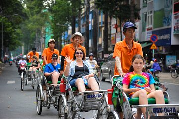 Midnight Food Tour in Saigon By Cyclo or Taxi or Scooter