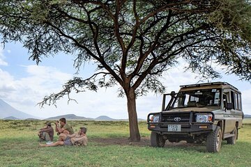 8-Days Private Luxury Safari: Serengeti, Ngorongoro & Materuni
