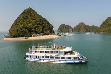Halong Bay Full-day Cruise with Kayaking from Hanoi