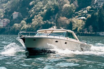 3 hours Private Tour by Colombo Speedboat on Lake Como