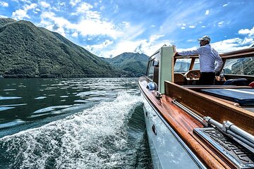 Private Tour in Classic Wooden Boat on Lake Como