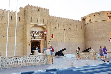Dubai Old and Modern City Tour with Blue Mosque Visit