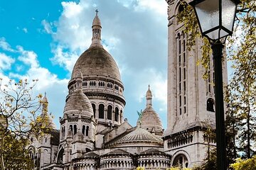 Small group Walking Tour in Montmartre with a guide