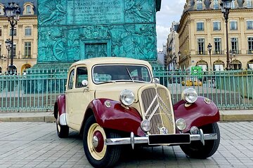 Best guided sightseeing tour in Paris by French vintage car