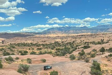 Hell’s Revenge Private 4x4 Guided Jeep Experience in Moab