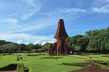 Trowulan Tour Ruin of Majapahit Kingdom from Surabaya