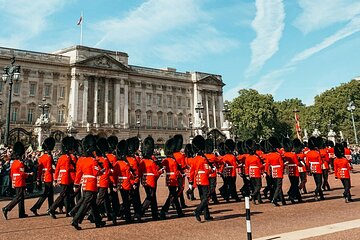 London: Changing of the Guard Experience and Landmarks Tour Guide