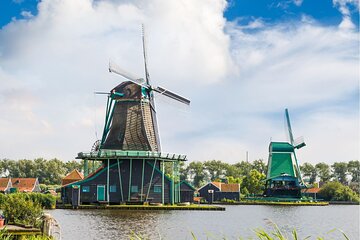 Guided Tour to Zaanse Schans, Volendam and Maken with Boat Ride