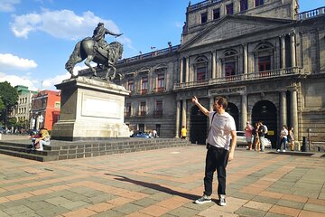 Private Tour in Mexico City with an Award Winning Author