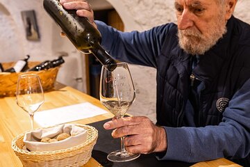 Santorini: Private Wine Tour in 3 Wineries and 12 Wine Tastings