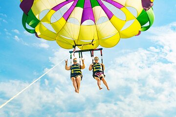 Hurghada: Parasailing Experience with Private Transfer