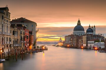 Private Gondola with Serenade for a Romantic Night in Venice