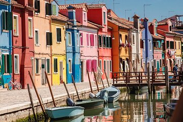 Enjoy an unforgettable tour of Murano, Burano and Torcello.