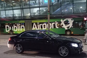 Dublin Airport to Lough Rynn Castle Premium Car Service