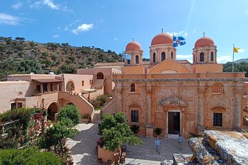 Private Tour of Chania: Wine, Views, and Impressions.