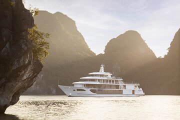 The utmost luxury Halong Bay cruise full day: route avoid crowded