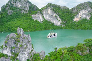 Halong Newest Day Cruise with Buffet Lunch and Jacuzzi