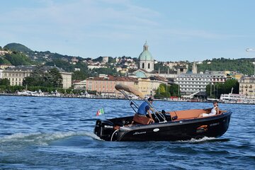 Experience on Lake Como aboard an elegant boat