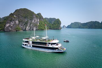 Gratiot Premium Cruise: Elegant Fullday Halong Bay Escape