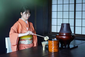 Japanese Tea Ceremony & Japanese-Style Lunch Served by Airline