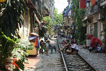 Half Day Private Walking Tour: Train Street and Hidden Corners