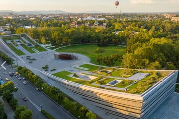 Standard Heroes' Square Private Tour
