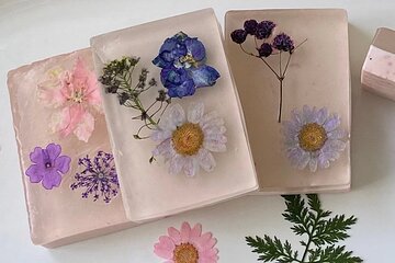 Paris 1e: Botanical Handmade Soap Workshop (Melt and pour soap)