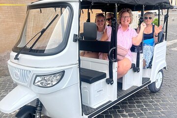 Tour privato di 3 ore al centro di Roma con un E-Tuk elettrico