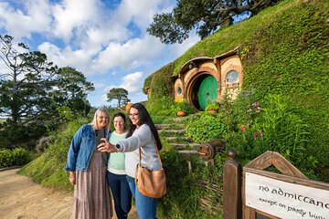 From Auckland: Hobbiton Small-Group with Party Marquee Lunch