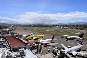 Private Transfer from La Fortuna to Juan Santa Maria Airport