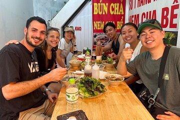 Hanoi Food Lovers Walking Tour and Street Food Experience