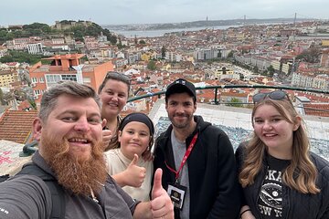 Lisbon Essentials 3.5h Tour: See, Taste and Learn with a Local