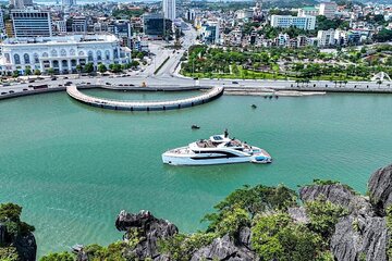 Halong City Voyage on Luxury Yacht-Day Trip fr Hanoi, Private car