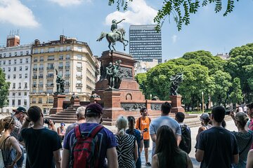 3 Hour Walking Group Tour in Recoleta and Retiro