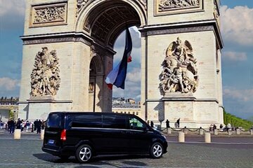 Full Day Private Tour of Paris in a Van with photoshoot included