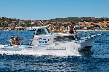 Private Half-Day Boat Tour with Snorkeling and Drinks 