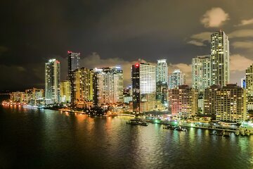 Miami Skyline Evening Cruise of Biscayne Bay on Luxury Yacht 