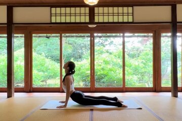 Private Temple Yoga Experience in Kyoto