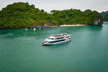 Luxury Ha Long Bay tour: 4-hour cruise, cave exploration & lunch