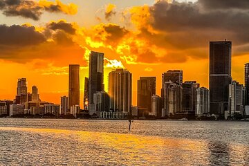 Miami Skyline Sunset Cruise of Biscayne Bay & Millionaire Homes 