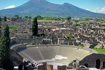 Pompeii and Naples Historic Center Tour From Naples