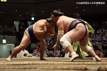 Tokyo Sumo Tournament A-Class Chair & Sumo Experience with Lunch 