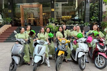 Saigon By Night and Street Food By Motorbike |Opt: Ao Dai Riders