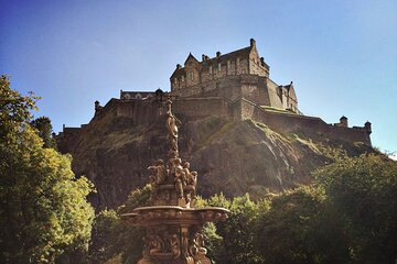 Castles & Cobblestones: Private Full Day Edinburgh Walking Tour