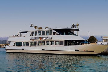 Abu Dhabi: Royal Yacht Private Restaurant Cruise