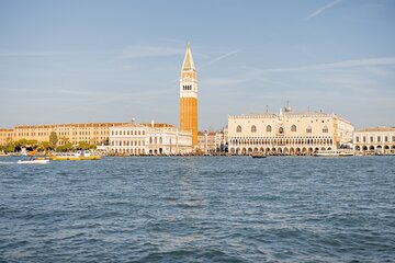 Self-guided scavenger hunt and city rally in Venice