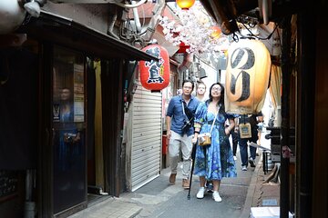 Discover the food culture of Shinjuku with a local guide