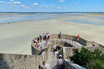 2-day Private Mont Saint-Michel Bayeux Chambord Chenonceau Trip